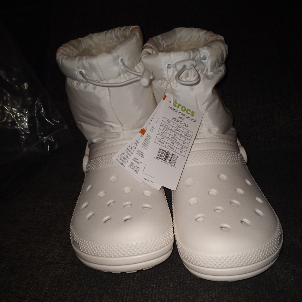 CROCS CLASSIC LINED NEO PUFF BOOT IN WHITE
